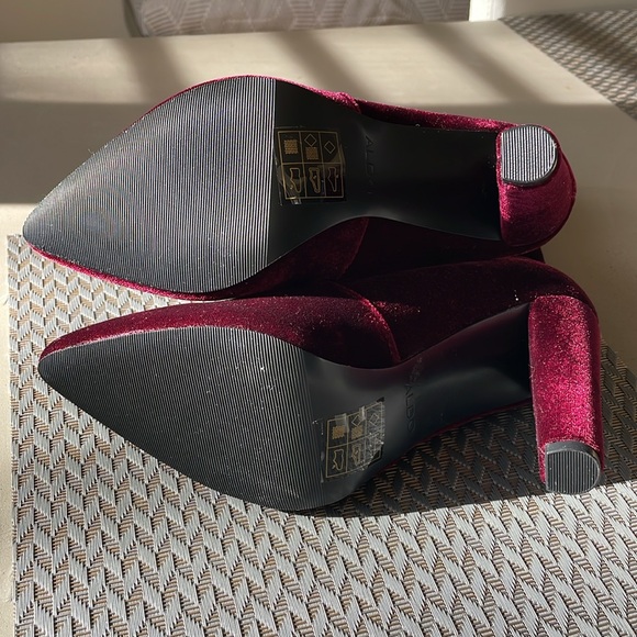 Beautiful  deep burgundy velvet sock heeled boots - Picture 4 of 7